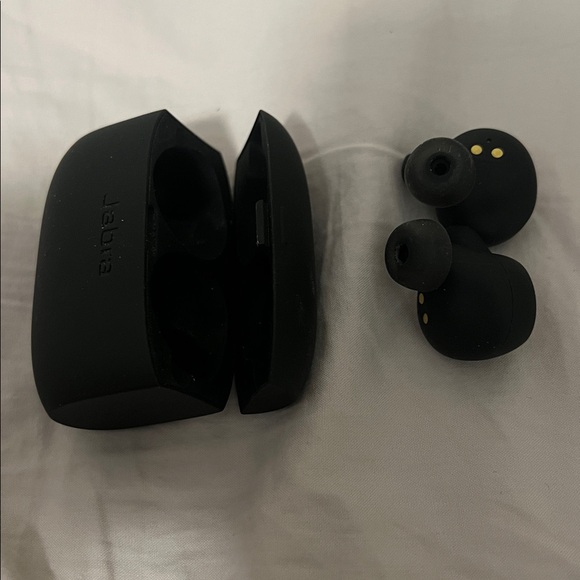 Jabra Black Wireless Earbuds - Picture 2 of 4